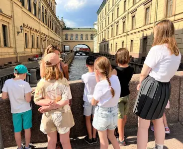 Детская экскурсия «Здравствуй, друг Петербург!» Дворцовая площадь