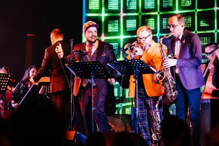 Новогодний концерт "Джаз и рок-н-ролл с оркестром"  Клуб "Космонавт"~ Бронницкая, 24