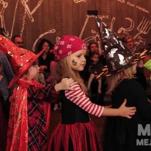 Концерт для детей "HALLOWEEN PARTY" "Мама меломана"| в ресторане "Баклажан" на Горьковской