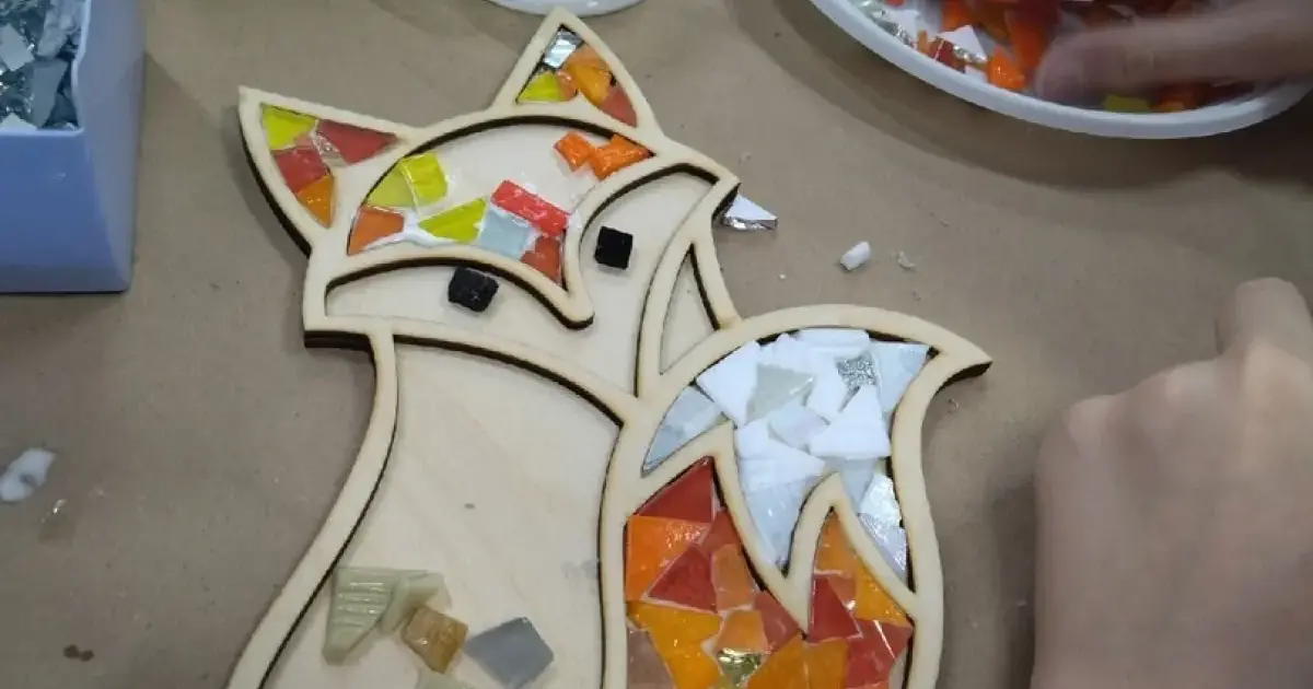 Стеклянная мозаика: как клеить цветное стекло