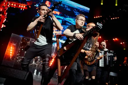 Новогодняя дискотека с Bis-Quit Band: Хиты 80-х, 90-х, 2000-х Клуб "Космонавт"~ Бронницкая, 24