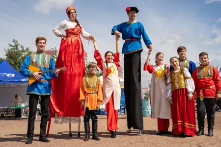 Праздник "День семьи, любви и верности" в парке Малиновка Парк Малиновка (Красногвардейский район)